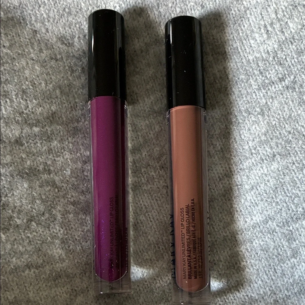 Mary Kay Unlimited Lip Gloss in Black and Purple Packaging - Picture 2 of 2